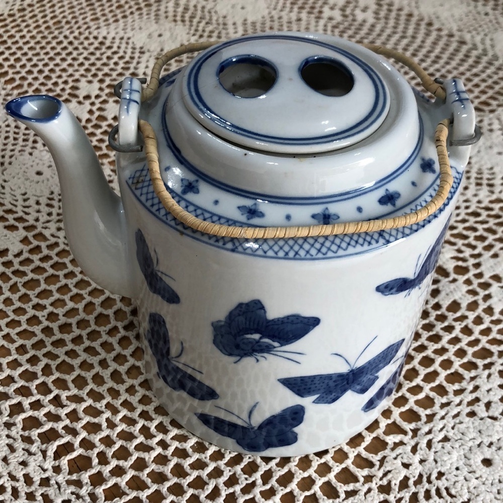 Porcelain Butterfly six (6) cup Teapot